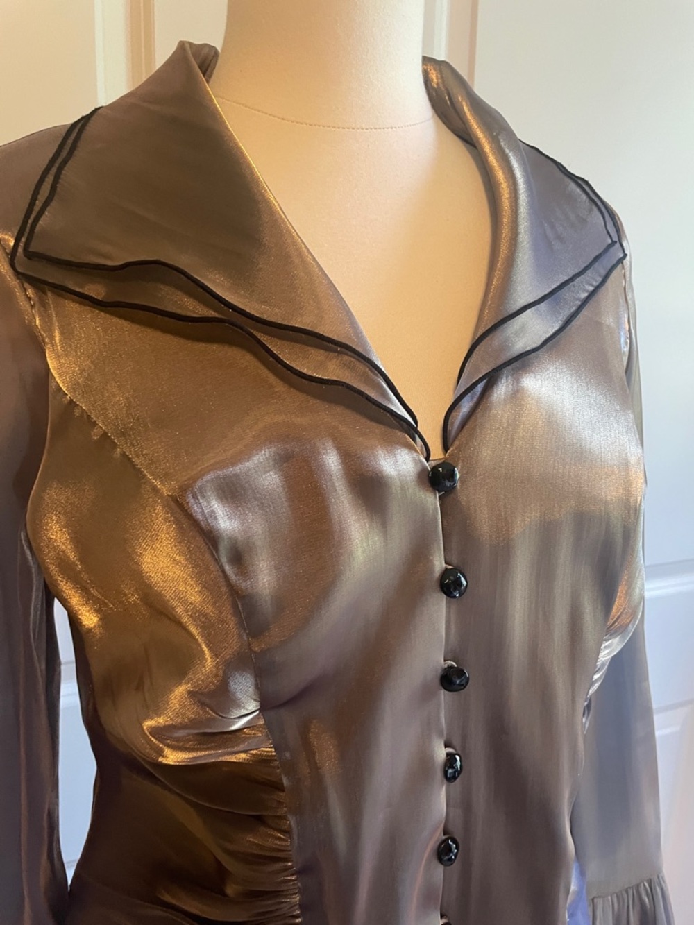 R & M Richards Satin-Look Metallic Copper Button-Up Women's Blouse Size 10 - Picture 3 of 11